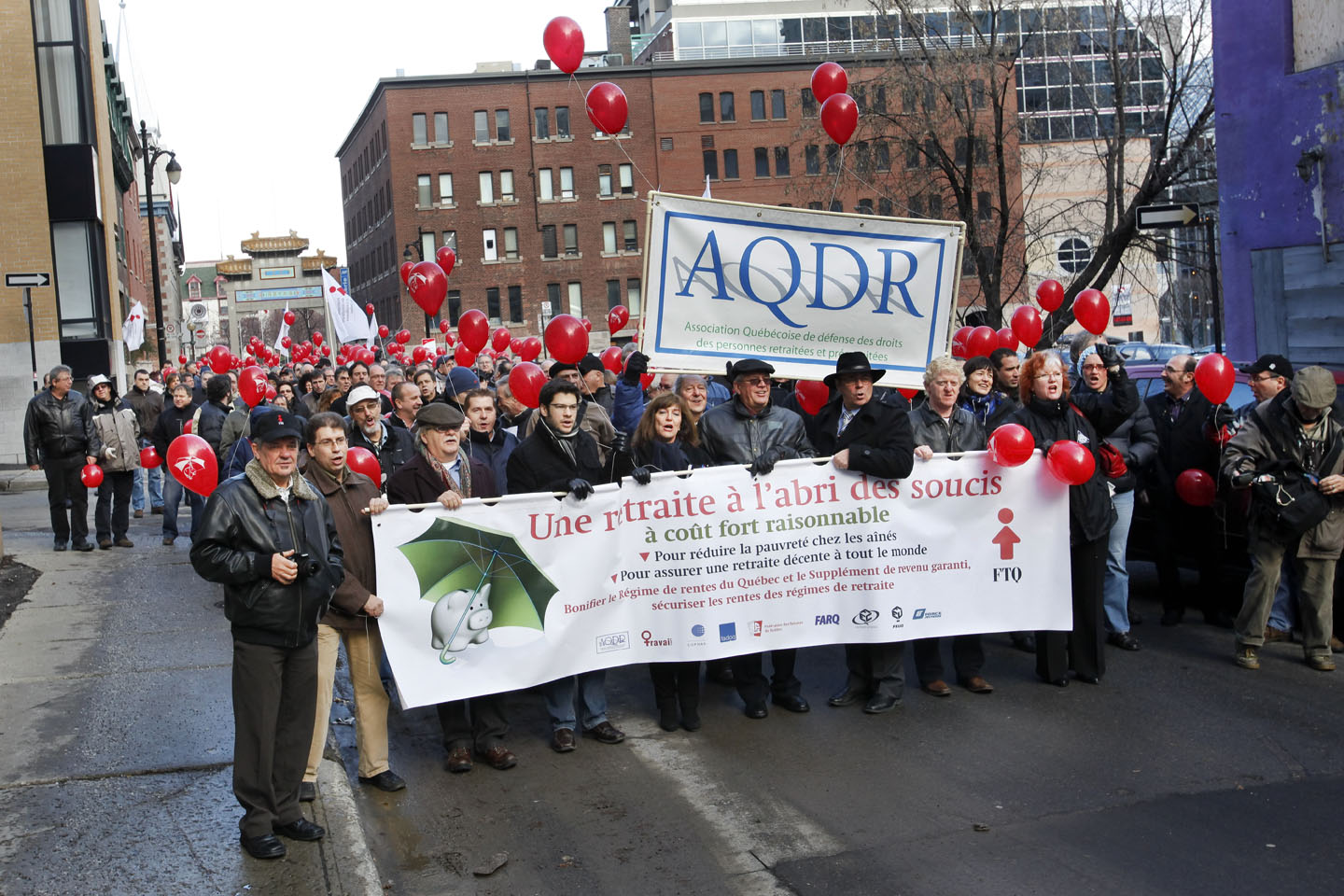 Manifestation devant la Caisse de dépôt pour des retraites décentes, en marge du Congrès FTQ au début décembre
