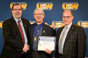 De gauche à droite, Leo W. Gerard, Daniel Mallette et Alain Croteau.